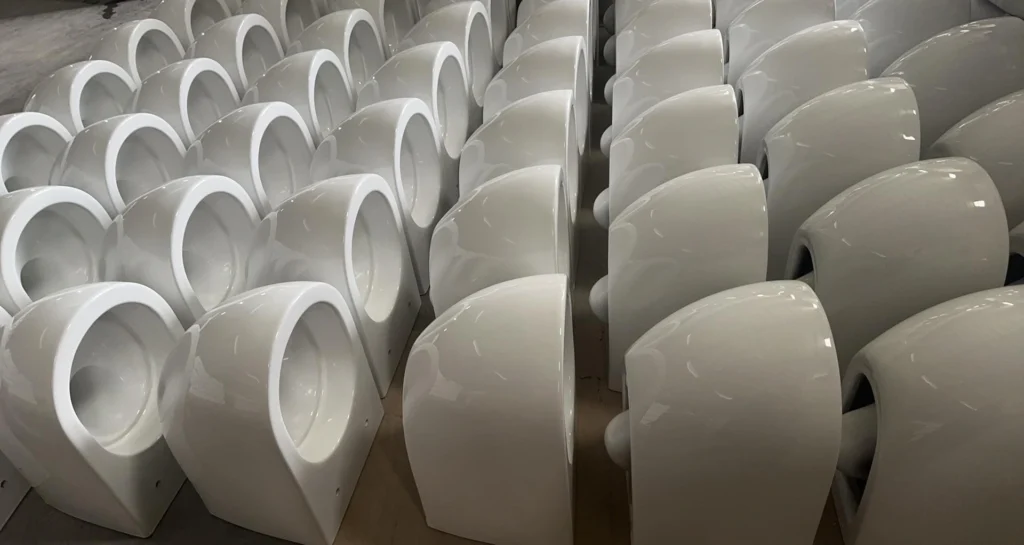 Bulk storage of wholesale wall-hung toilets in a distribution center